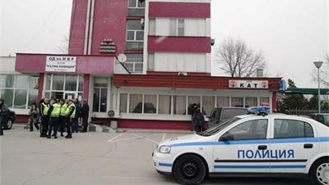 Пътна полиция ще предостави безвъзмездно устройства hands free на нови