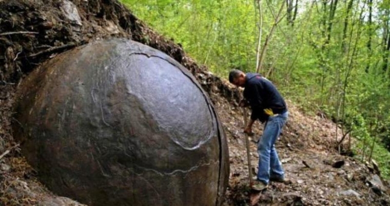 Невероятно откритие в гората на Босна! Намериха перфектна сфера