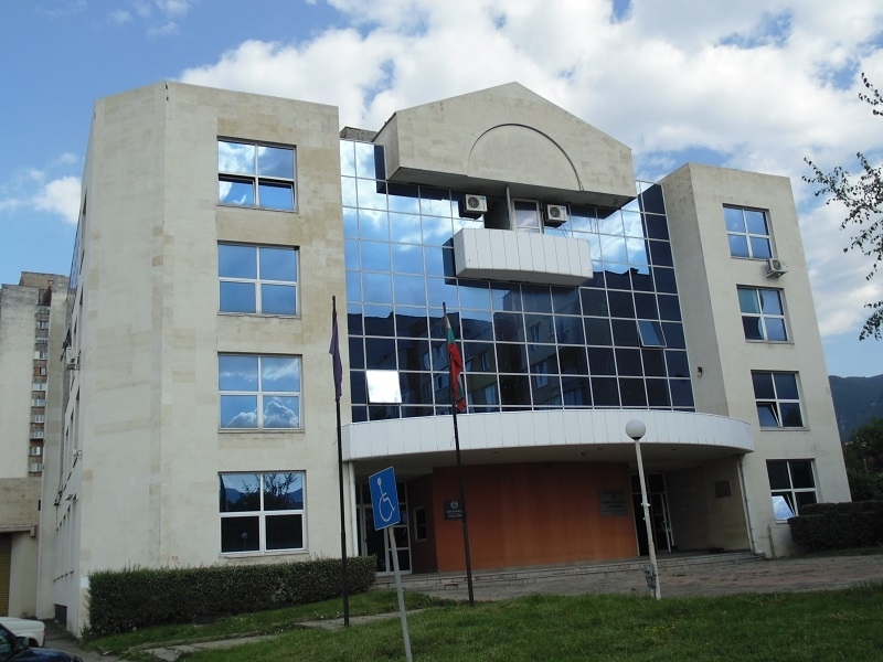 Офисът на НАП Враца предлага за продажба на търг с