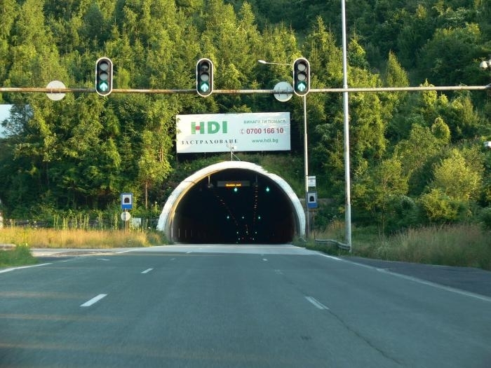 Нещо ужасяващо се е случило в тунела Топли дол на