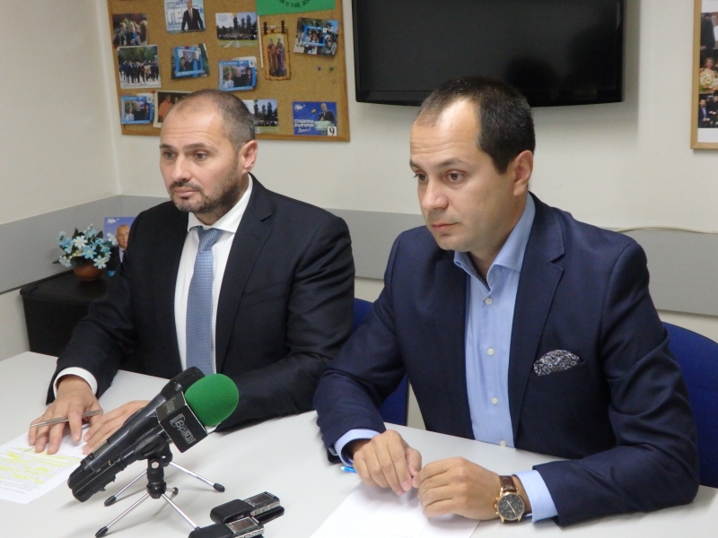 В последните дни името му беше забъркано в умело режисиран