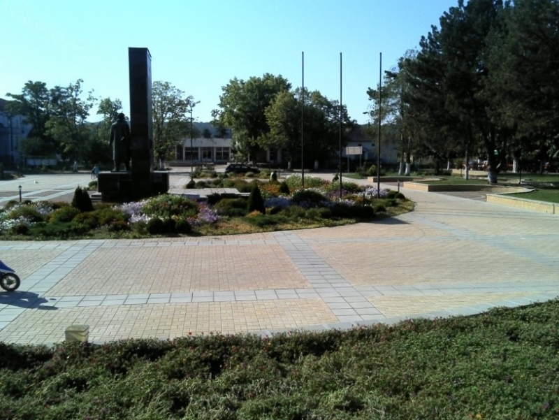 Хайредин е едно на пръв поглед обикновено село в периферията