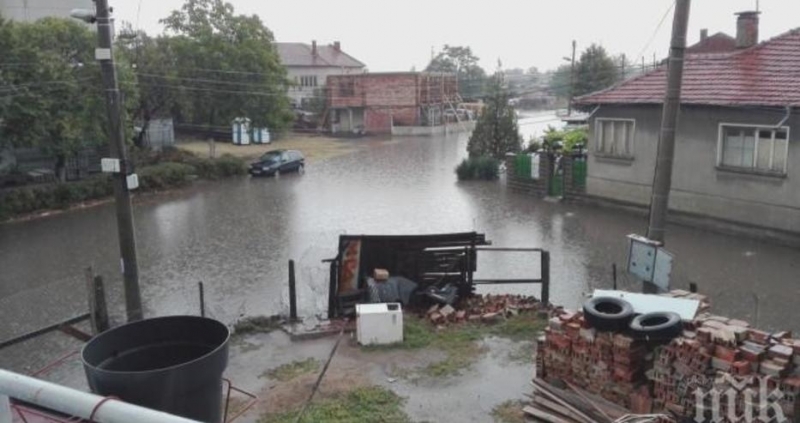 Пътят Царево Резово остава затворен след като вчера река Велека