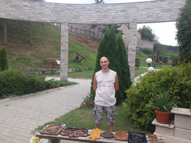 Първата изложба на уникалния майстор на произведения от дърво Тихомир