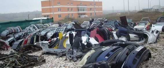 Полицията е заловила мъж откраднал авточасти от двор на къща