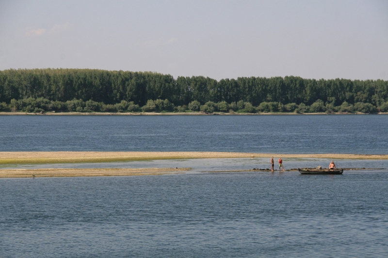 Издирването на удавилия се вчера следобед рибар във водите на