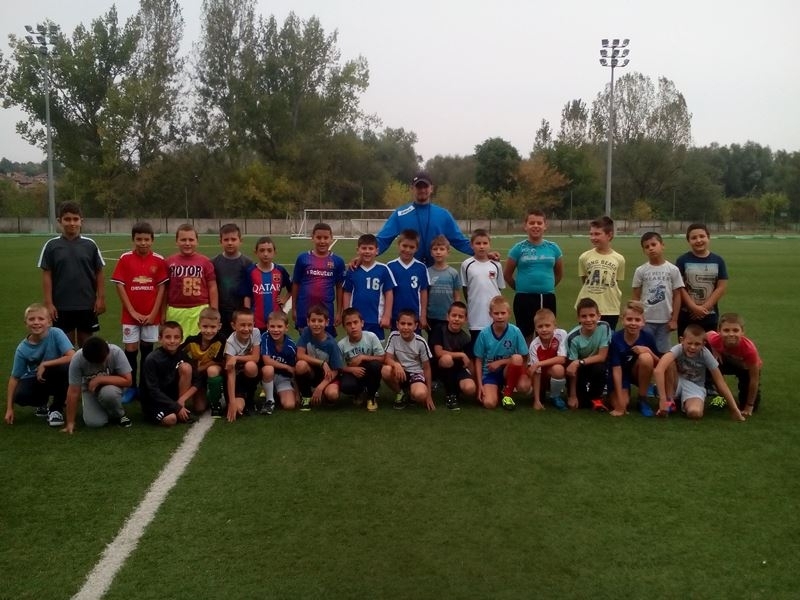 Децата от Общински футболен клуб Локомотив Мездра ще участват в турнир