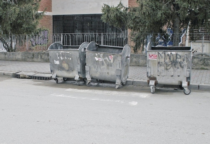 Огромна сума пари изхвърли погрешка на боклука служител на голяма