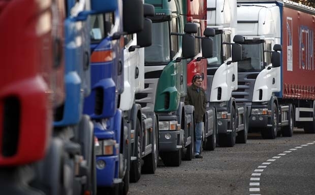 3 км колона от товарни автомобили се е образувала на