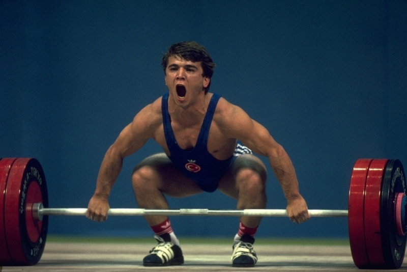 Легендата в щангите Наим Сюлейманоглу е изпаднал в изкуствена кома