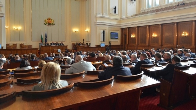 Отложиха разискванията за референдума