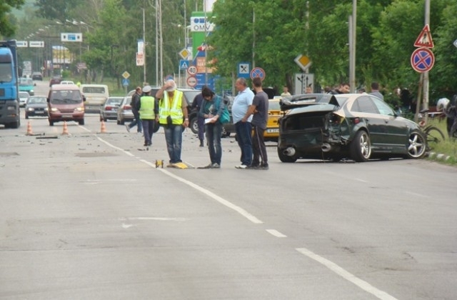 18 годишен шофьор не е успял да вземе ляв завой и