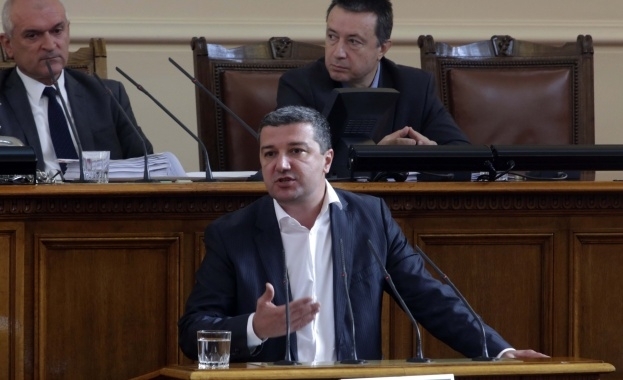 Третият мандат на ГЕРБ открито носи белега на корупцията Демокрацията