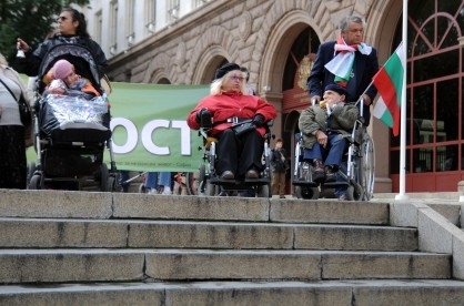 Хора с увреждания излязоха за пореден път на протест пред