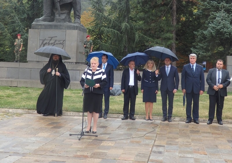 Областният управител на Враца Малина Николова изнесе приветствено слово на