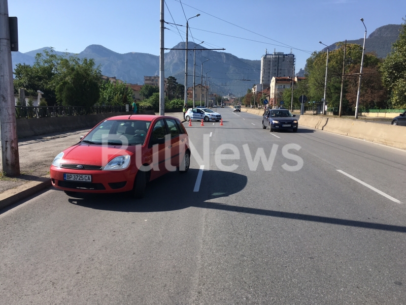 Блъснатата вчера пешеходка на булевард Мито Орозов е настанена във