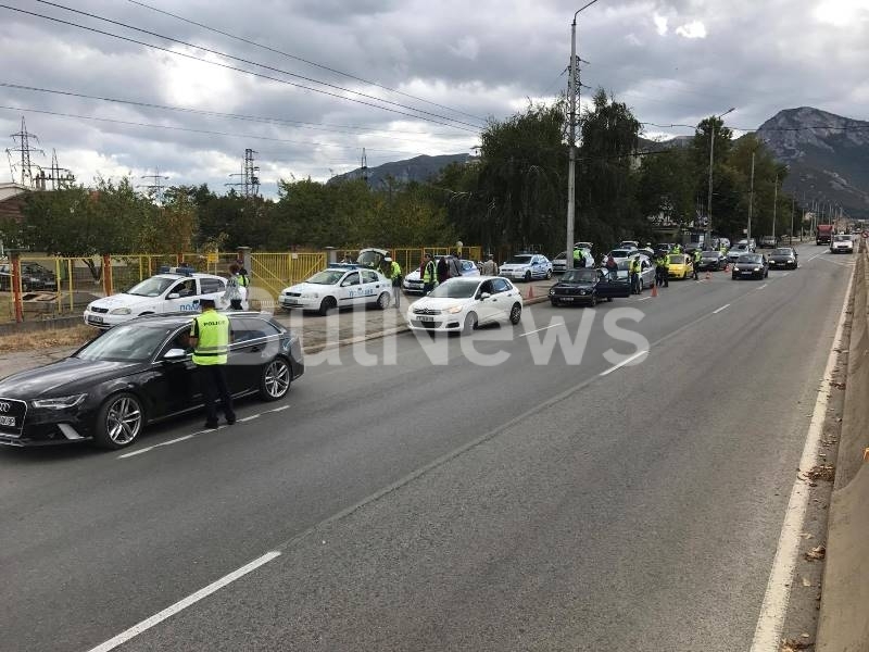 Само в рамките на един час екипи на Пътна полиция