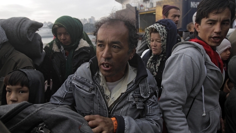 Гръцките власти са задържали 8 души за каналджийство Сред тях има и