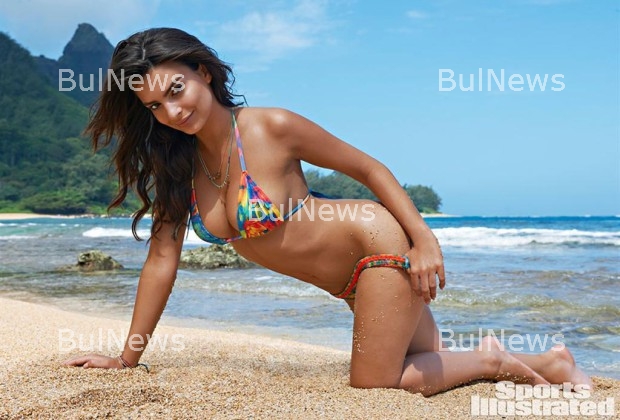 Емили Ратайковски е учудващо облечена в Sports Illustrated