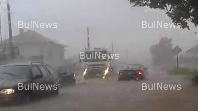 Потоп! Затвориха част от Е-79 заради пороя