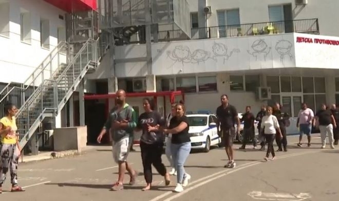Напрежение пред "Пирогов": Роднини докараха дете от Ботевград в тежко състояние, то почина