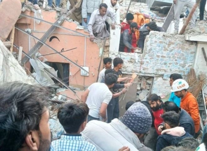 Експлозия на газова бутилка след сватбено тържество в къща в