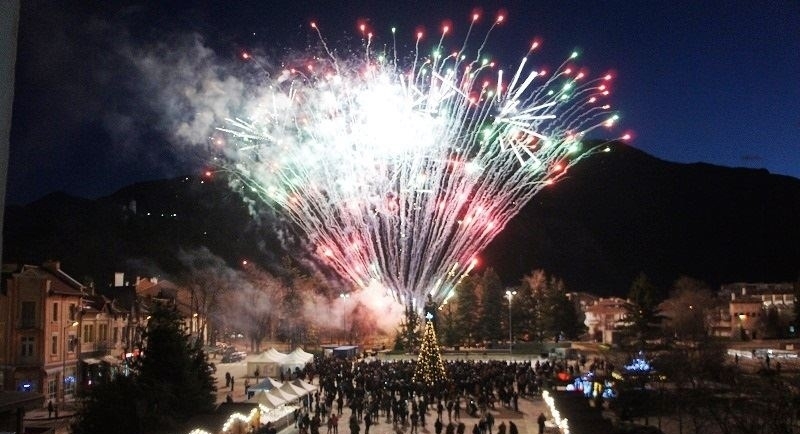 Символичното начало на коледните и новогодишни празници във Враца ще