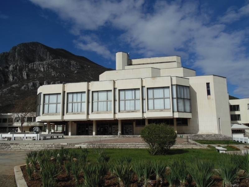 Драматично куклен театър Враца стартира месецът на любовта и виното с вълнуваща