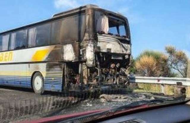 Български автобус пламна около 17 30 часа в събота когато двигателят