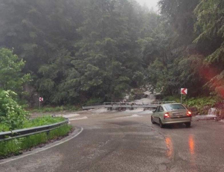 Четири дни след бурята на Петрохан движението през прохода беше