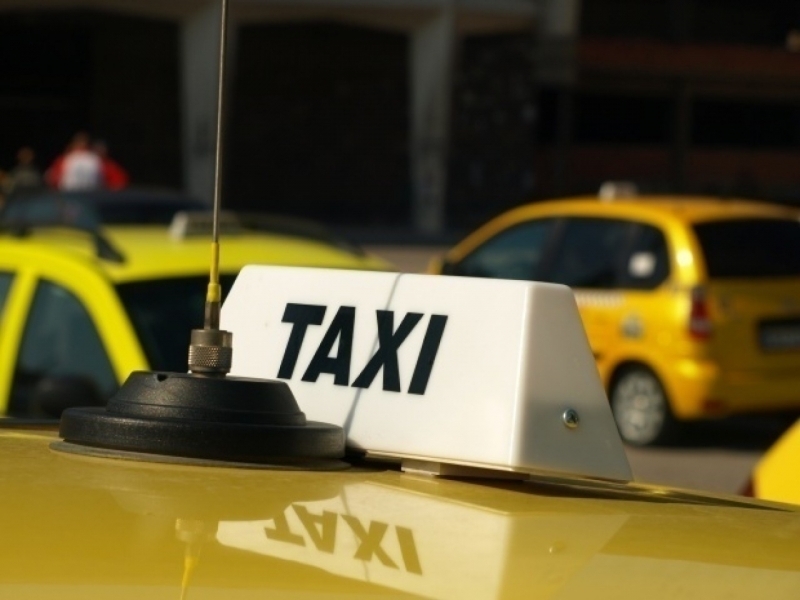 2 хиляди таксита по малко ще се движат в София в