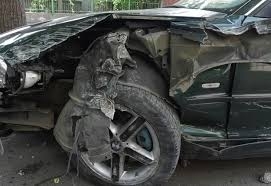 Джигит се заби с колата си в контейнер за боклук