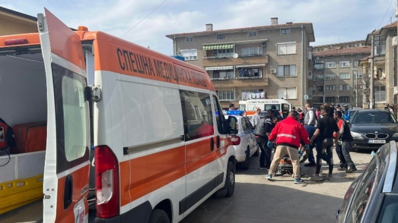 Две фамилии се сбиха с тухли керемиди и бутилки  съобщиха от полицията