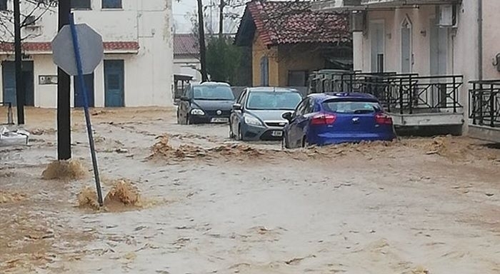 Части от Гърция бяха засегнати от силна буря събота вечерта,