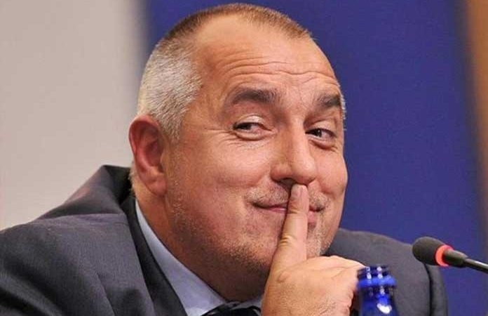 Прокуратурата се прави на ударена и тупа топката за две