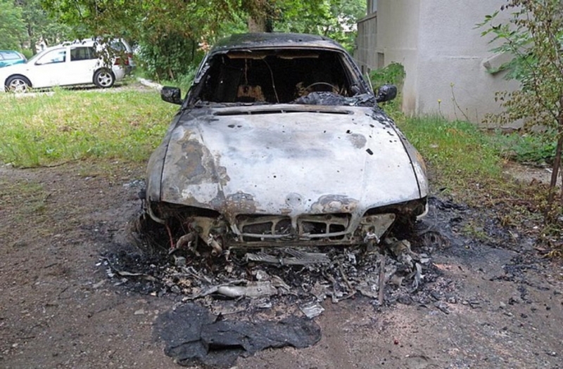 Полицаи издирват бандит потрошил БМВ във Видин съобщиха от МВР Случаят