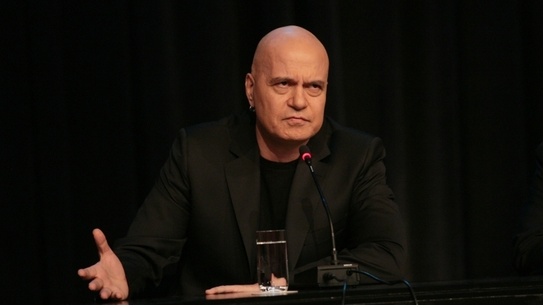 На 5 октомври по малко от месец преди местните избори Слави