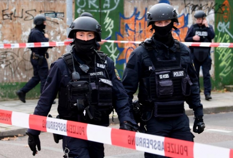 Германската полиция извърши снощи акции в осем града в провинция