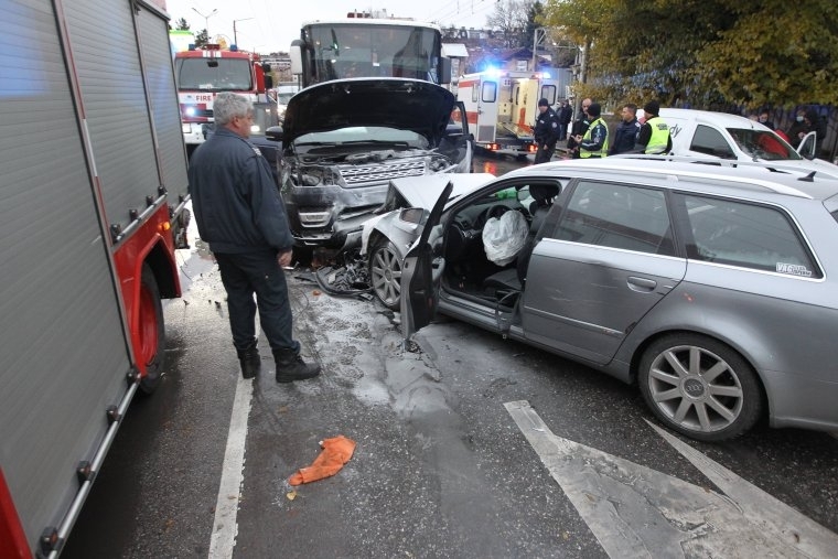 Трима българи са пострадали при тежка катастрофа в Сърбия предаде