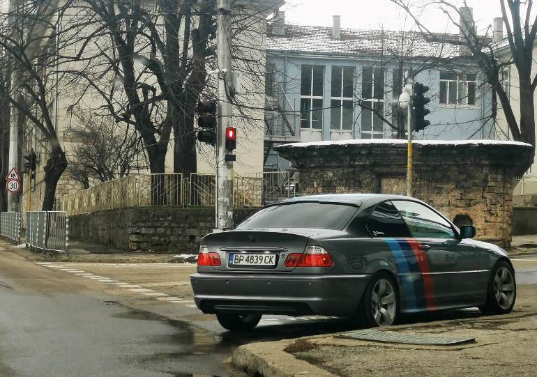 Поредният наглец ядоса колегите си на пътя и пешеходците с