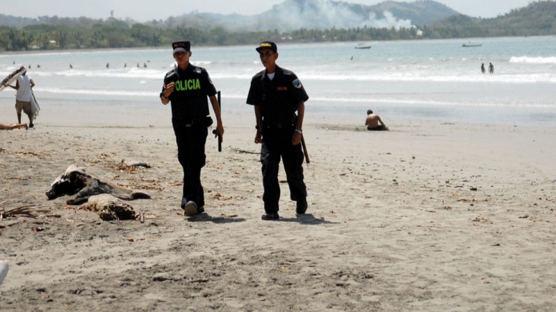 Надзиратели в главния затвор в Коста Рика часове наред дебнаха