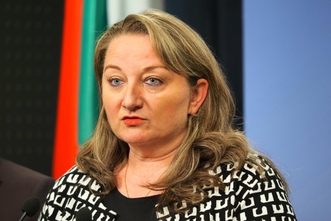 Румен Радев иска да бъде едновременно гълъб на мира ястреб