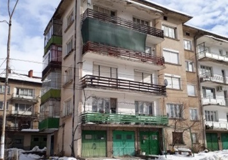 Частен съдебен изпълнител е обявил за публична продан тристаен апартамент