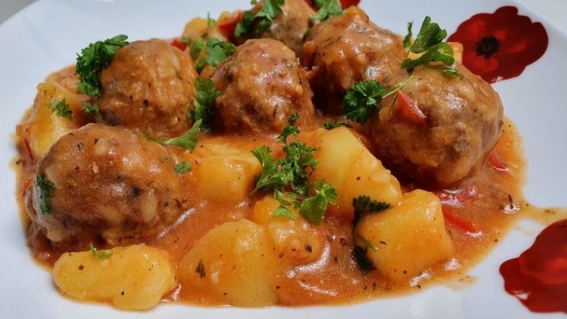 Кюфтета по чирпански докарали хранително натравяне на учениците от Спортното