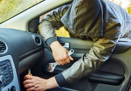 Обявиха за общодържавно издирване открадната кола в Лом съобщиха от