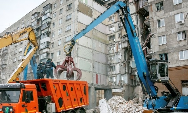 Един е загинал и най малко петима са ранени след взрив