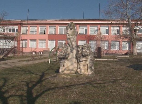 Извънредно! Момиче падна от тераса на дом в Борован