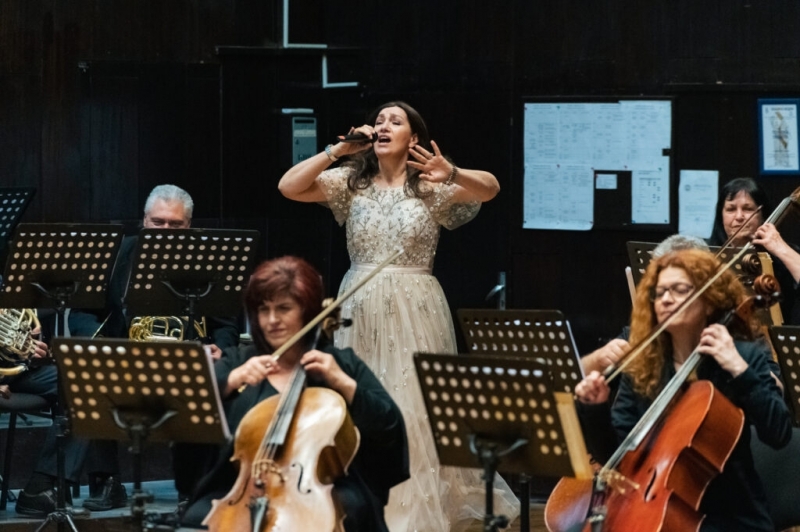 Поп звездата Орлин Павлов и примата на Националния музикален театър