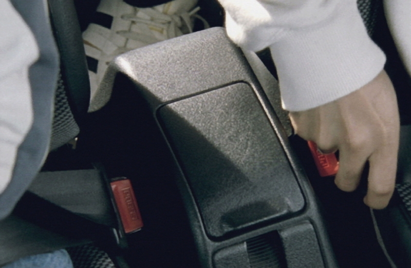 Коланите в автобусите стават задължителни гласи текст който ще бъде обявен