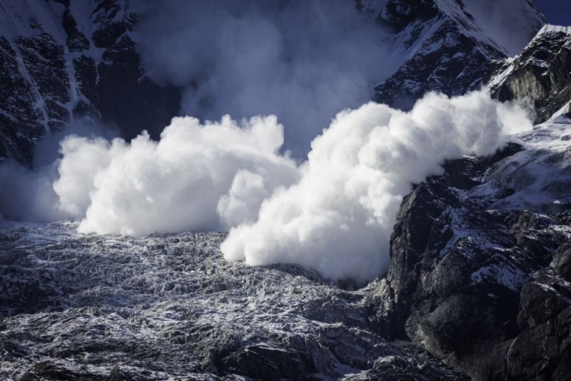 Четирима души са загинали при лавина в планинския регион Оверн